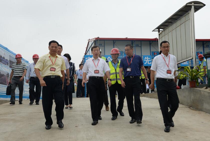 东莞市委副书记、市长肖亚非等领导莅临南城中心小学分校（雅园小学）项目部指导工作